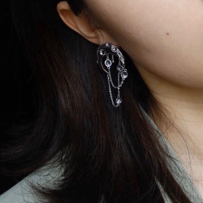Half-Moon Stud Earring (Single)