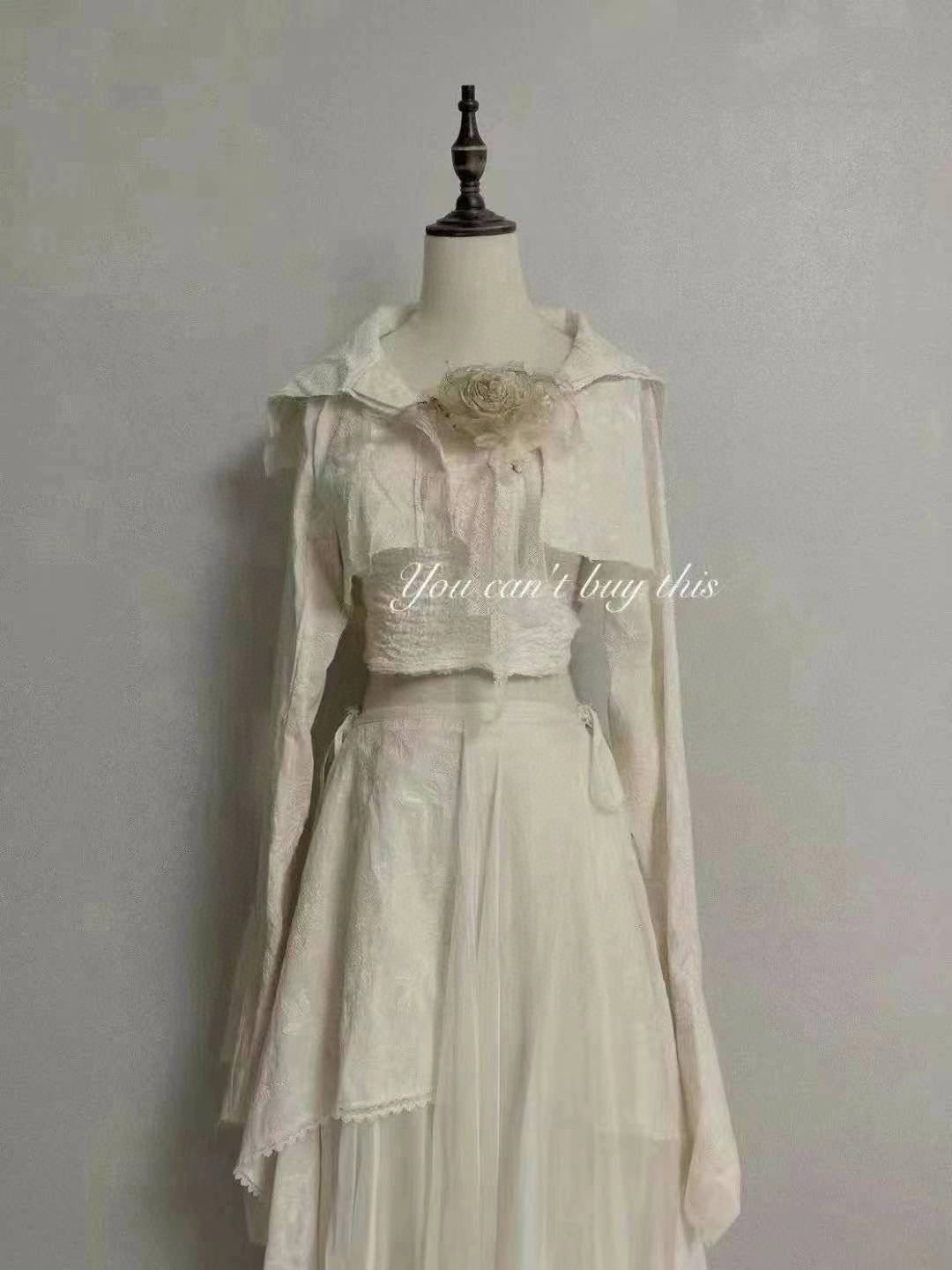 Classic royal-inspired Set