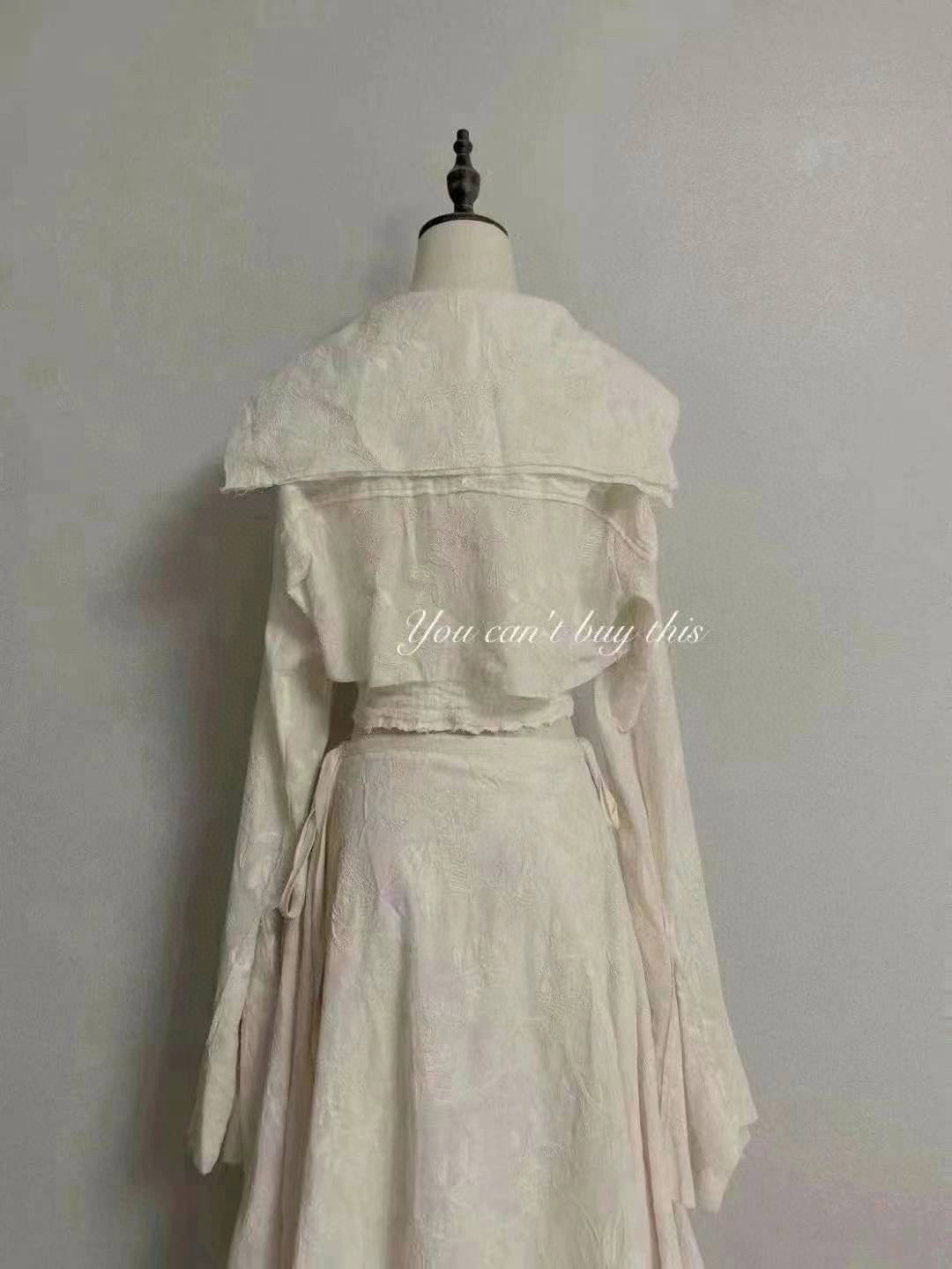 Classic royal-inspired Set