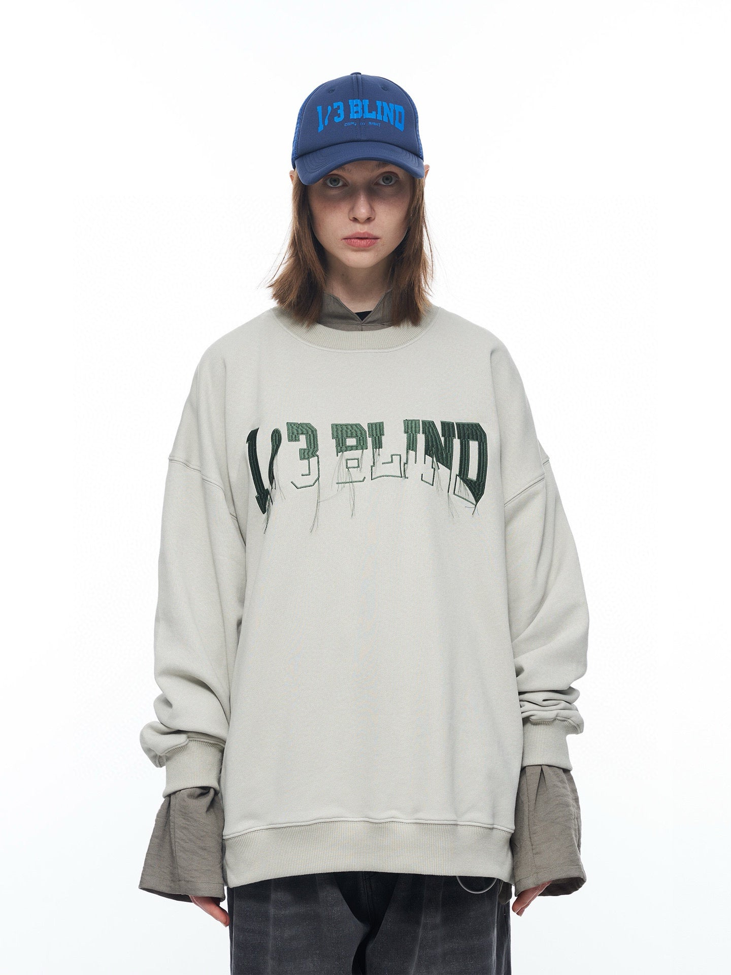 Embroidered Hanging Thread Crewneck Sweatshirt